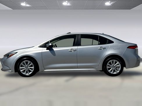 Used 2024 Toyota Corolla LE w/ LE Convenience Package FWD image 2