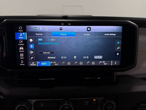Used 2025 Jeep Wrangler Sport AWD/4WD image 17