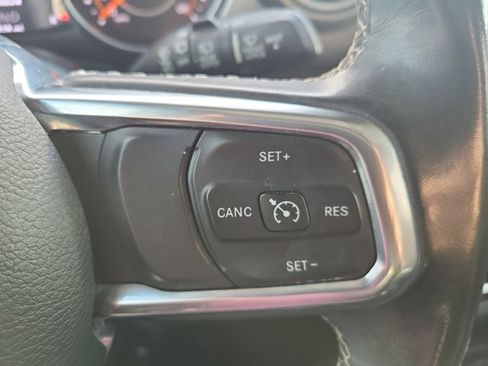 Used 2019 Jeep Wrangler Unlimited Sahara image 29