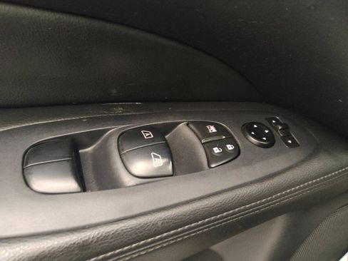 Used 2019 Nissan Pathfinder SL FWD image 27