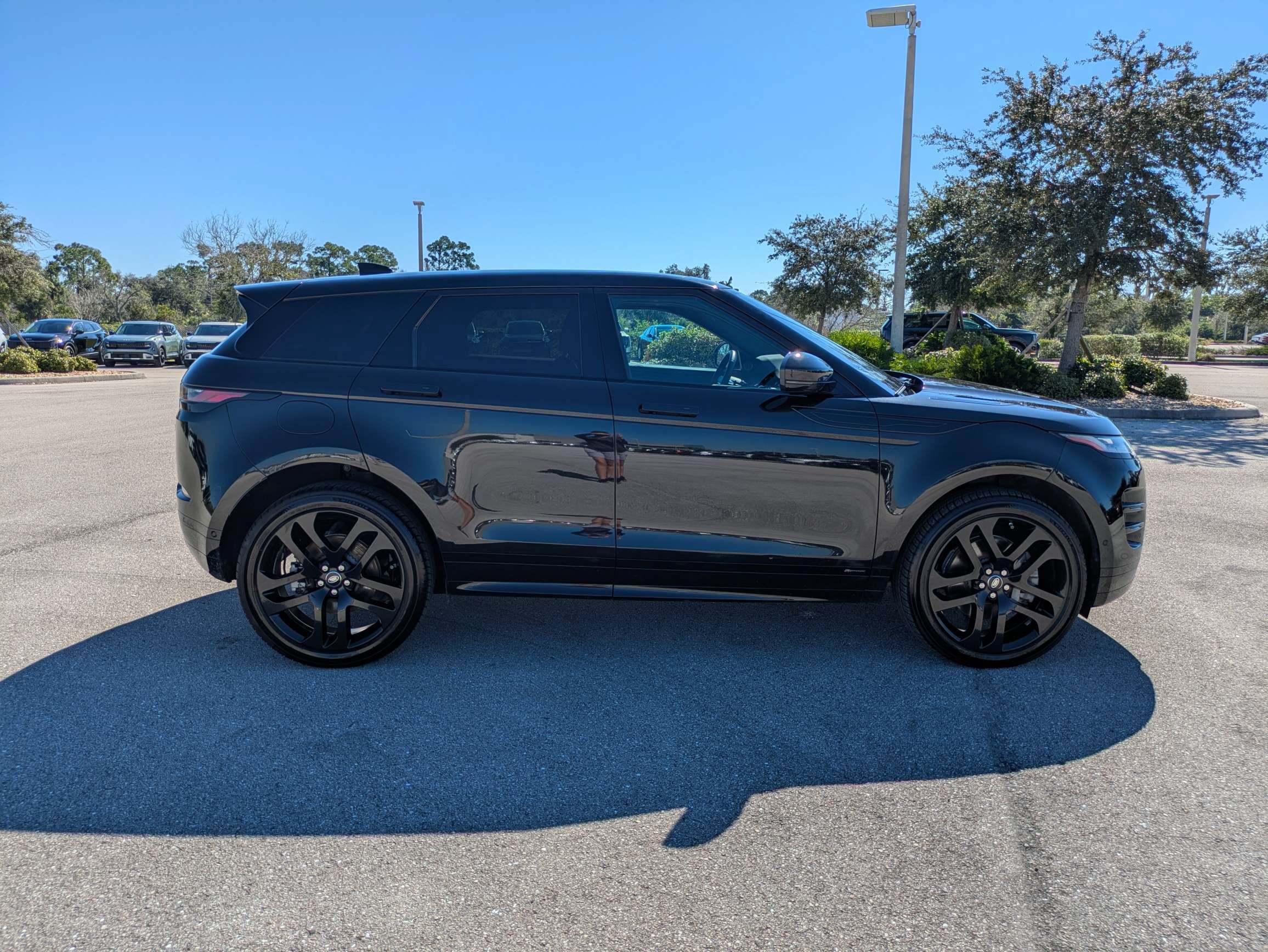 Used 2020 Land Rover Range Rover Evoque R-Dynamic SE AWD/4WD image 3