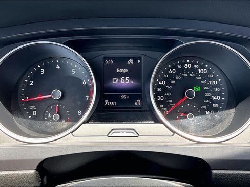 Used 2019 Volkswagen Tiguan S FWD image 21