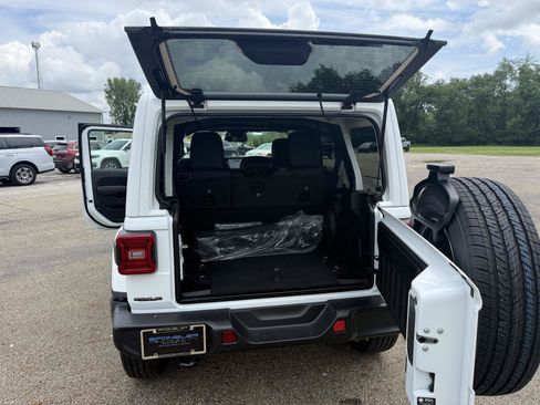 New 2026 Jeep Wrangler Unlimited Sahara AWD/4WD image 33