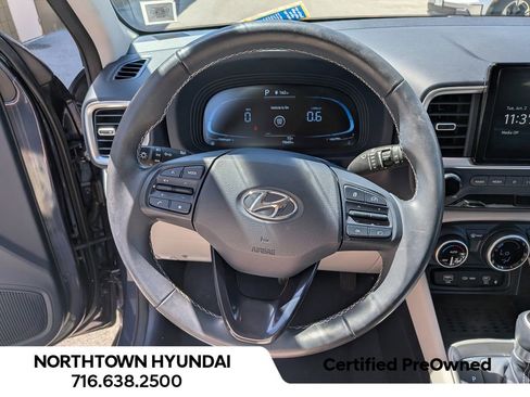 Used 2023 Hyundai Venue Limited FWD image 8