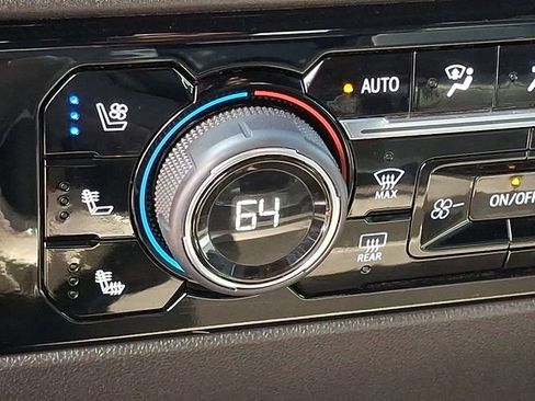 Used 2024 Chevrolet Silverado 2500 ZR2 image 18