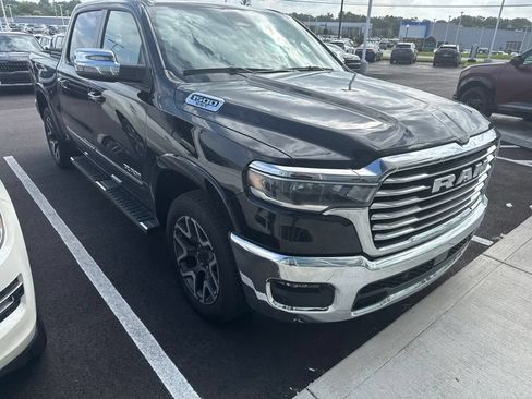 Used 2025 RAM 1500 Laramie AWD/4WD image 3