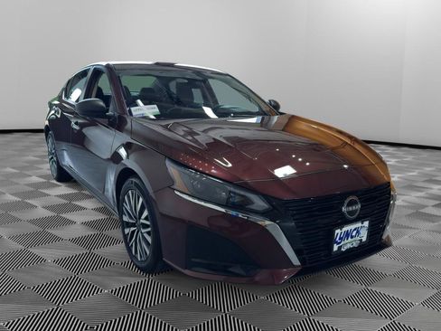 Used 2024 Nissan Altima 2.5 SV FWD image 7