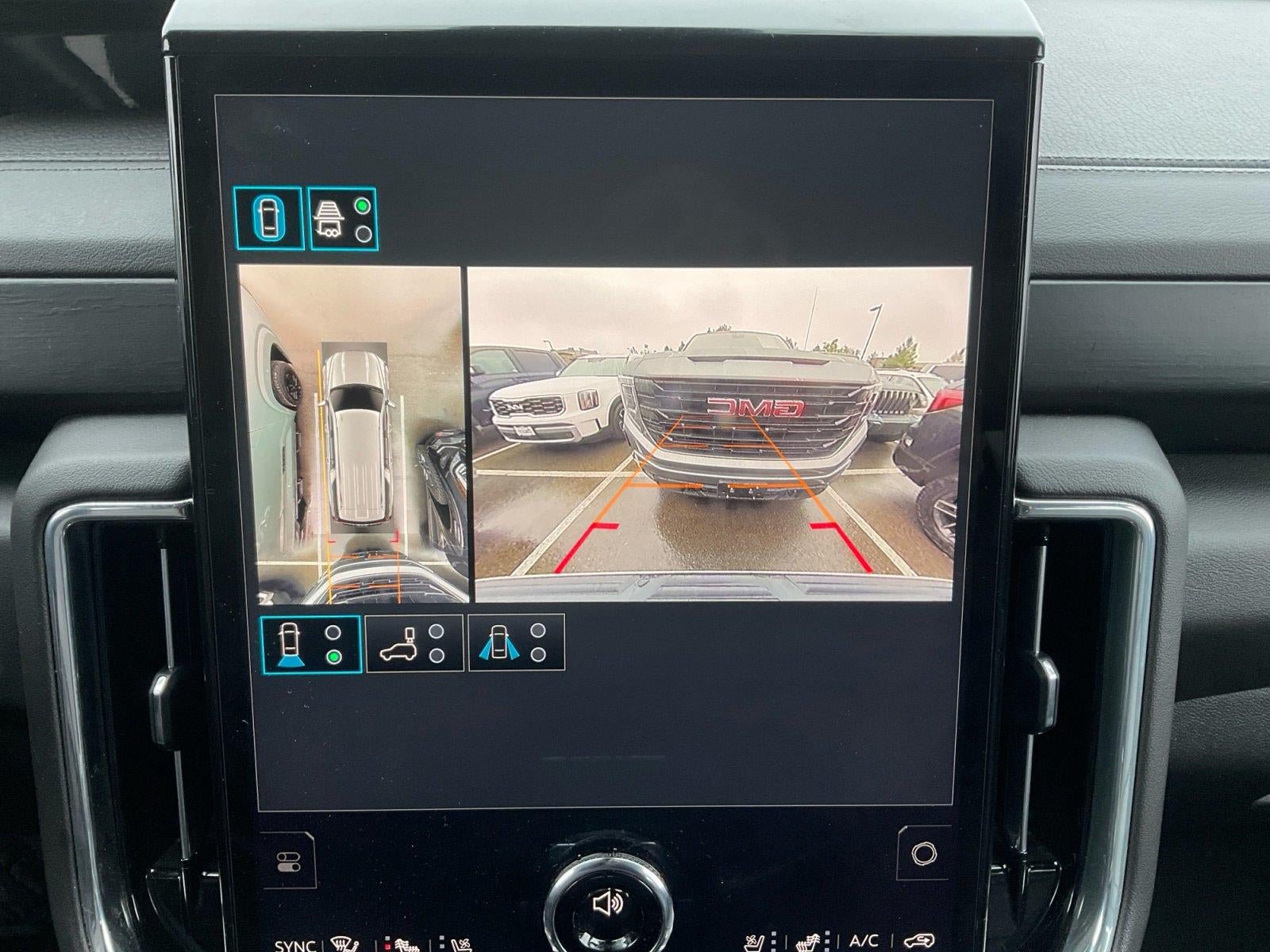 Used 2025 GMC Yukon XL Denali AWD/4WD image 18
