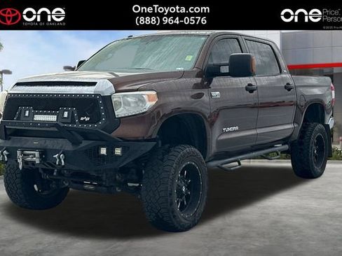 Used 2017 Toyota Tundra SR5 w/ SR5 Upgrade Package image 1