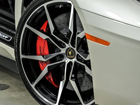 Used 2017 Lamborghini Aventador S AWD/4WD image 3