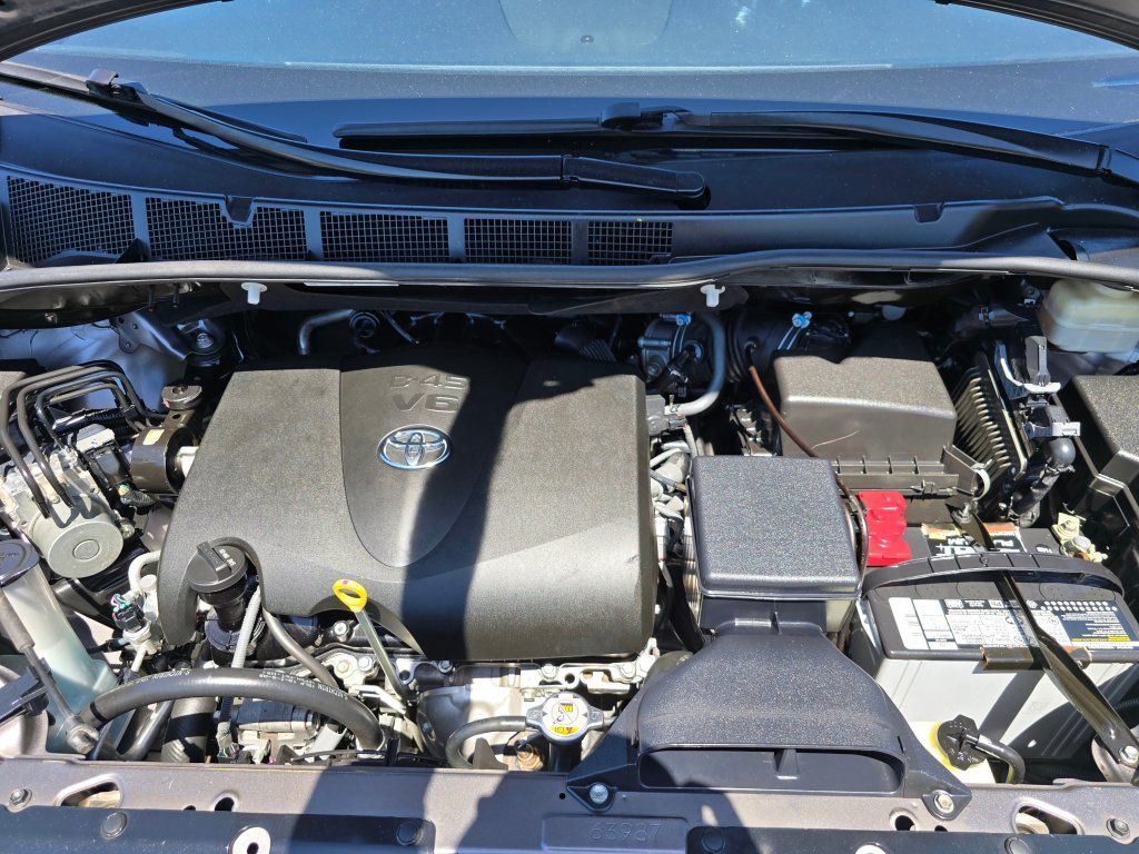 Used 2017 Toyota Sienna Limited Premium AWD/4WD image 24