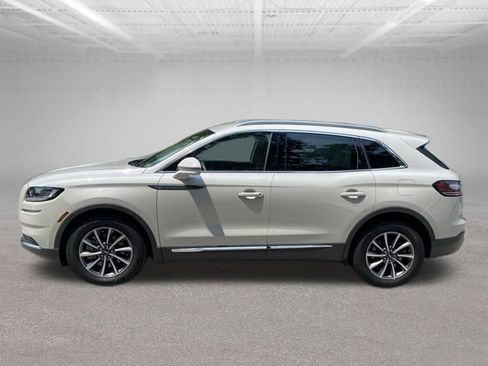 Used 2022 Lincoln Nautilus AWD image 2