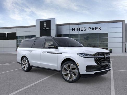 New 2026 Lincoln Navigator L Black Label w/ Black Label Special Edition image 7