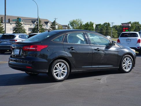Used 2015 Ford Focus SE FWD image 3