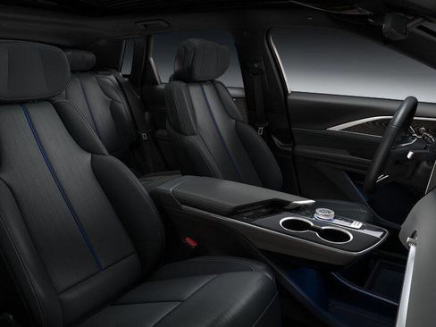 New 2026 Cadillac Lyriq Luxury w/ LPO, Floor Liner Package image 21