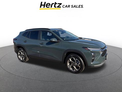 Used 2025 Chevrolet Trax LT w/ LT Convenience Package image 1