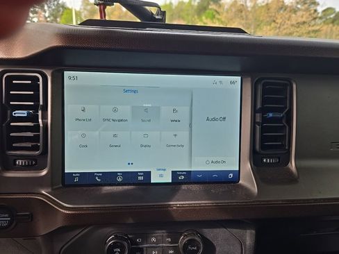 Used 2021 Ford Bronco Outer Banks image 3