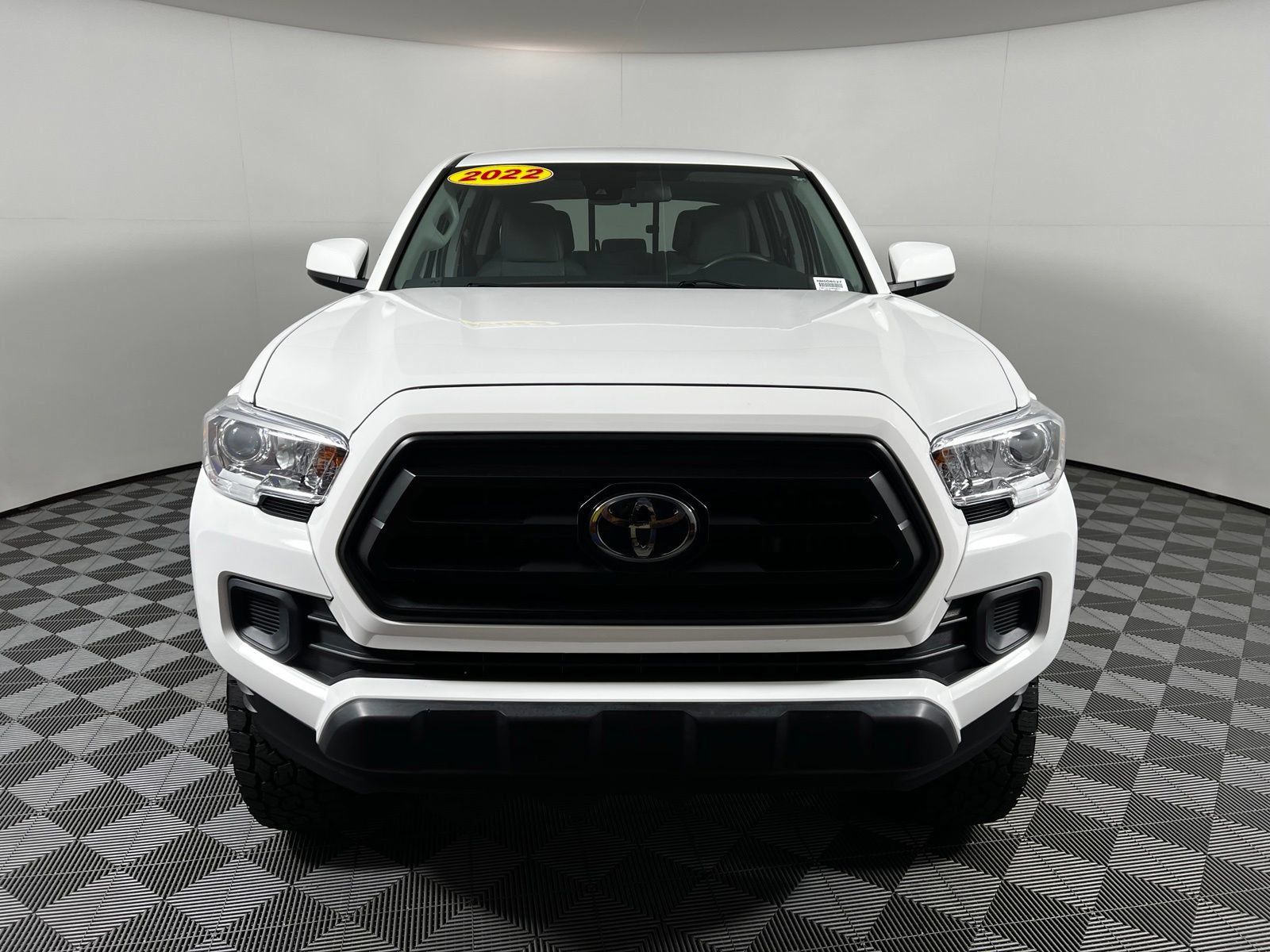 Used 2022 Toyota Tacoma SR AWD/4WD image 2
