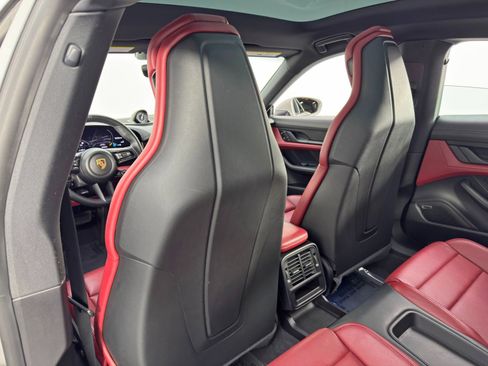 Used 2023 Porsche Taycan 4S w/ Premium Package image 33