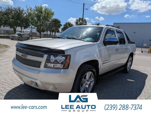 Used 2011 Chevrolet Avalanche LTZ image 6