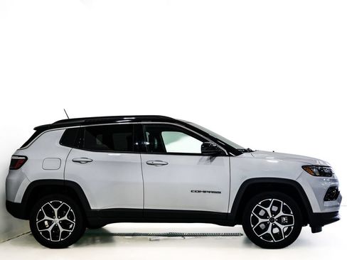 Used 2024 Jeep Compass Limited AWD/4WD image 4