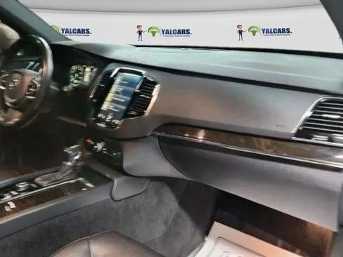 Used 2018 Volvo XC90 T5 Momentum w/ Convenience Package image 12