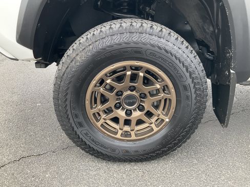 Used 2023 Toyota Tacoma SR5 w/ Trail Edition image 14