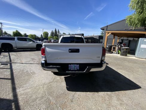 Used 2023 Toyota Tacoma TRD Off-Road AWD/4WD image 5