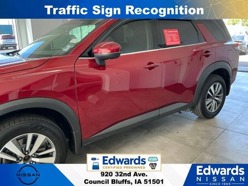 Used 2023 Nissan Pathfinder SL w/ Black Appearance Package AWD/4WD image 5