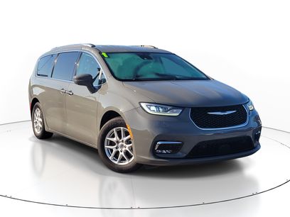 Used 2021 Chrysler Pacifica Touring-L w/ Uconnect Theater Family Group