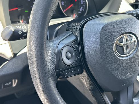Used 2019 Toyota RAV4 XLE w/ Convenience Package FWD image 28