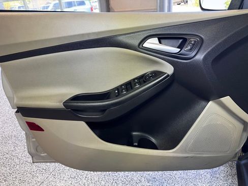 Used 2018 Ford Focus SE FWD image 19