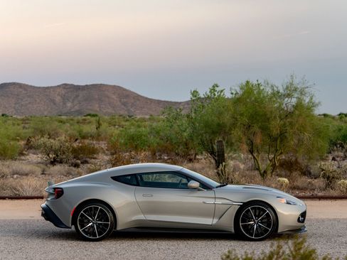 Used 2018 Aston Martin Vanquish Zagato RWD image 9