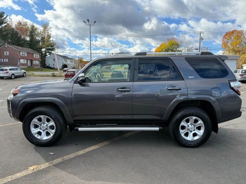 Used 2021 Toyota 4Runner SR5 Premium image 2