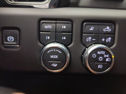 Used 2024 GMC Sierra 2500 AT4X AWD/4WD image 16