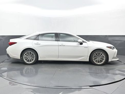 Used 2019 Toyota Avalon Limited w/ Advanced Safety Package FWD image 2