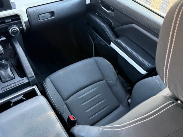 Used 2024 Toyota Tacoma TRD Off-Road AWD/4WD image 29