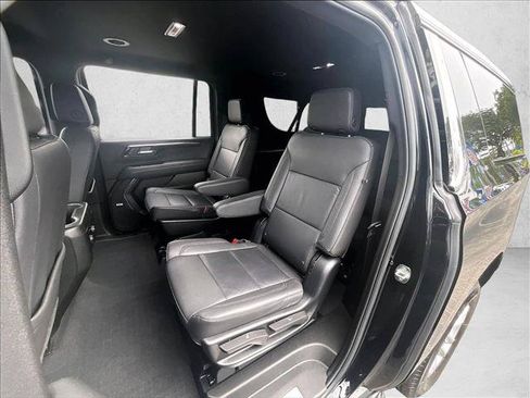 Used 2025 Chevrolet Suburban LT w/ Comfort Package RWD image 28