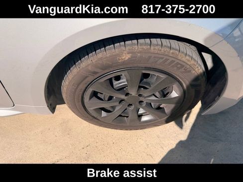 Used 2020 Toyota Corolla LE image 11