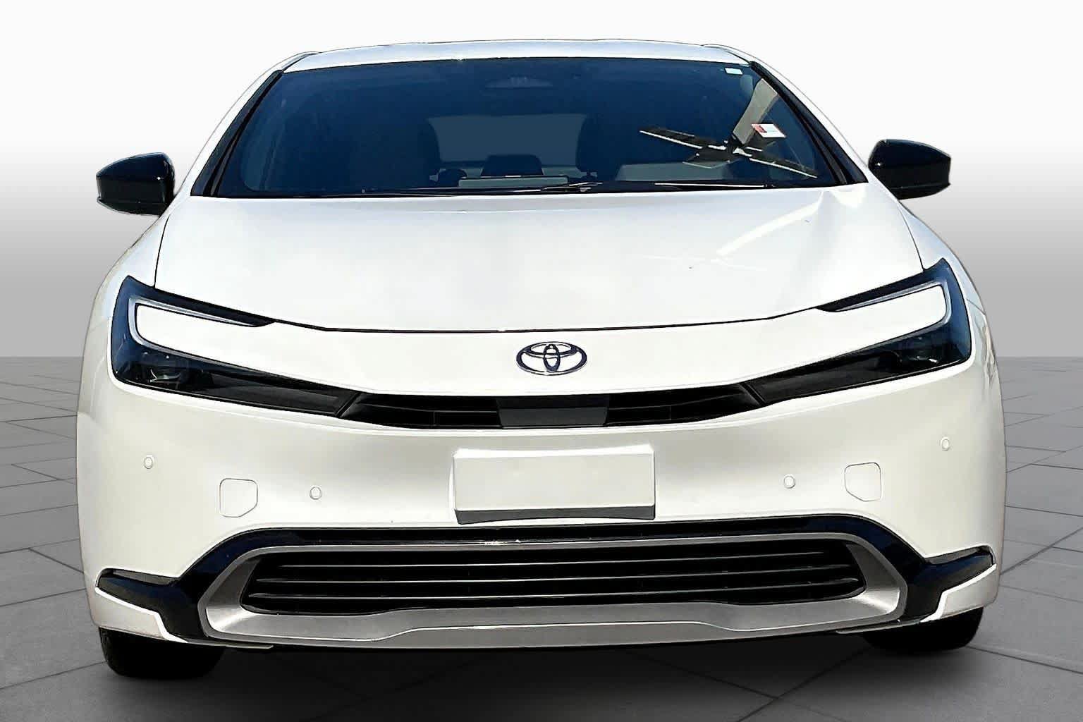 Used 2025 Toyota Prius XLE FWD image 4