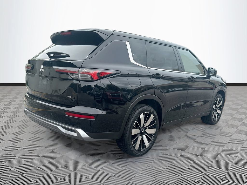 Used 2025 Mitsubishi Outlander SE FWD image 6