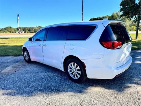 Used 2019 Chrysler Pacifica Touring Plus image 5
