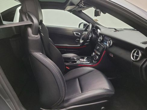 Used 2019 Mercedes-Benz SLC 300 w/ Premium Package image 21