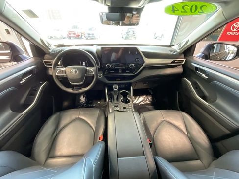 Used 2024 Toyota Highlander Platinum image 7