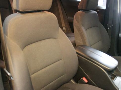 Used 2017 Chevrolet Malibu LT image 11