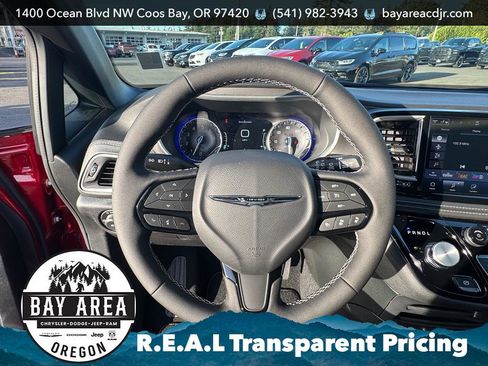 New 2026 Chrysler Pacifica Select w/ S Appearance Package FWD image 18