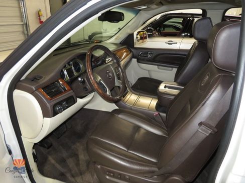 Used 2014 Cadillac Escalade ESV Platinum AWD/4WD image 3