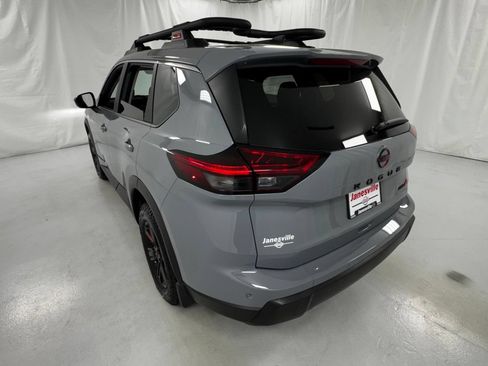 Certified 2026 Nissan Rogue SV AWD/4WD image 5