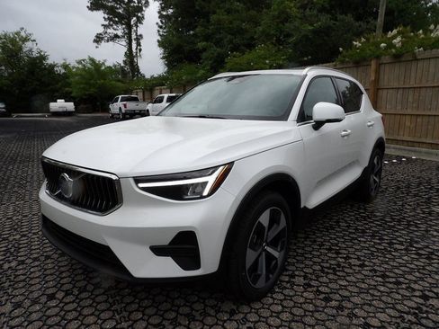 New 2025 Volvo XC40 B5 Core w/ Protection Package Premier image 3