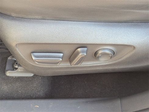 Used 2023 Toyota Highlander XLE image 23